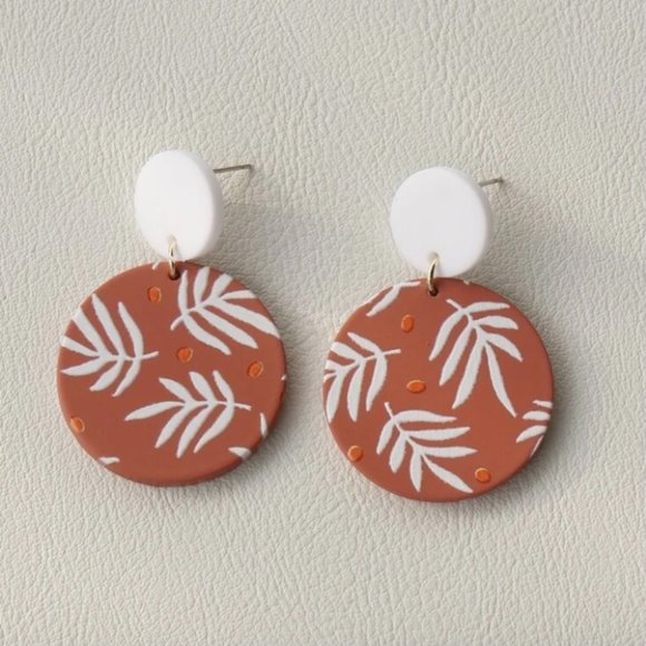 The Wild Clover Jewelry - ❌SOLD OUT❌ ACRYLIC LEAF PATTERN ROUND DROP EARRINGS
